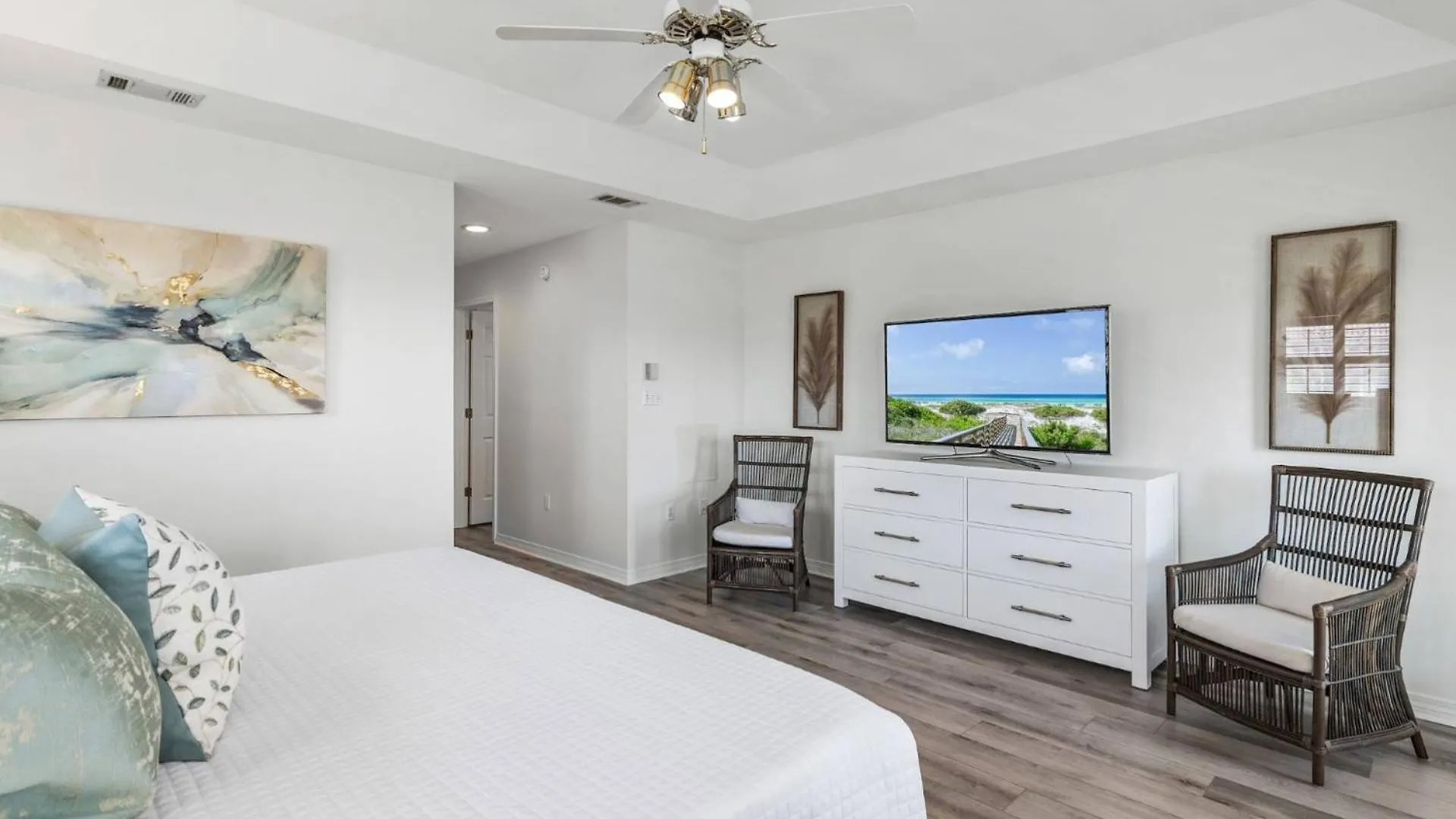 Vista Bluffs 90 ~ Casa Beachy Blanca Destin