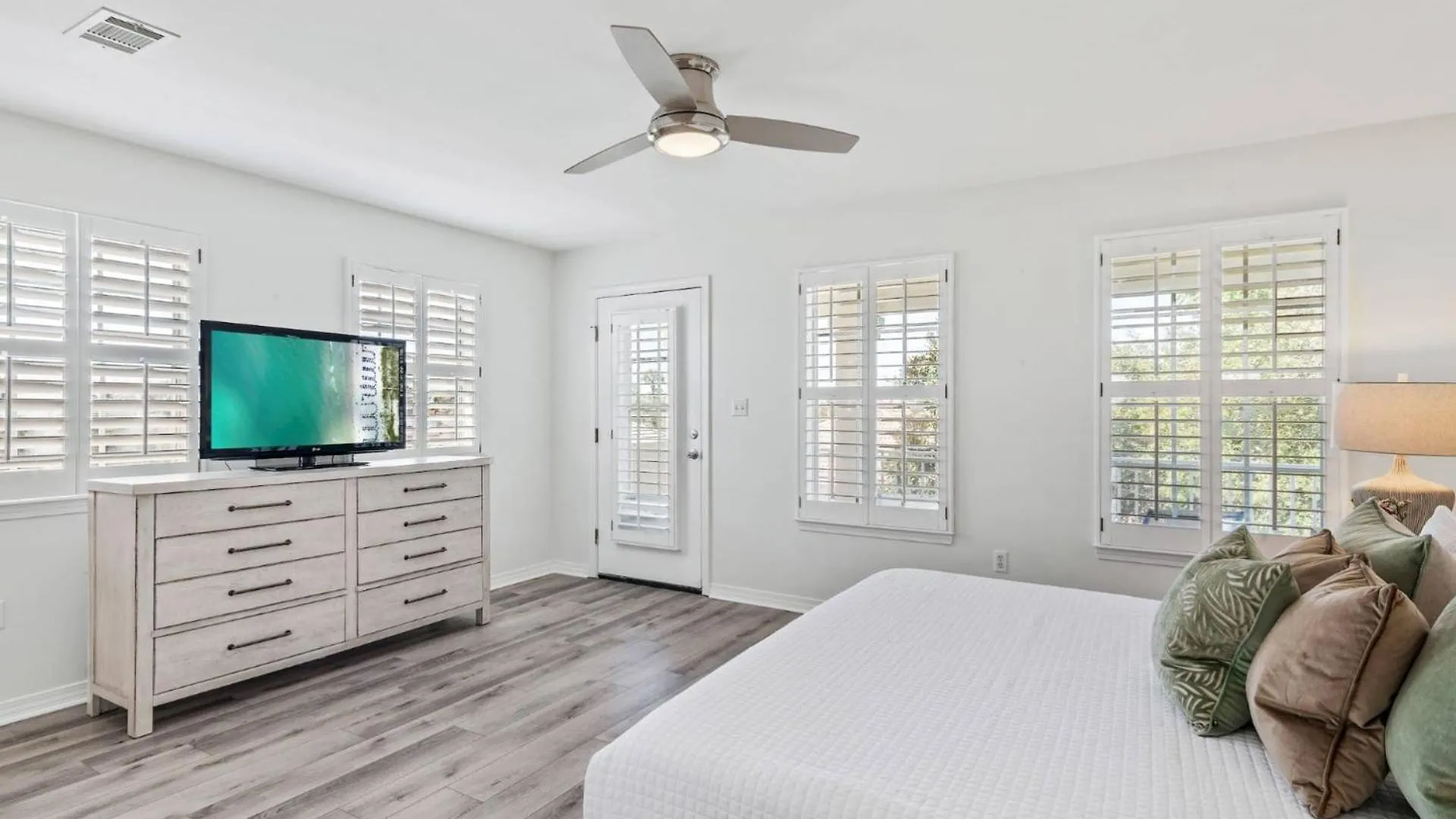 Vista Bluffs 90 ~ Casa Beachy Blanca Destin