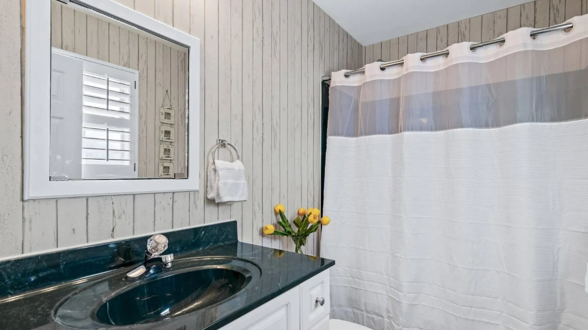 Vista Bluffs 90 ~ Casa Beachy Blanca Destin Holiday home