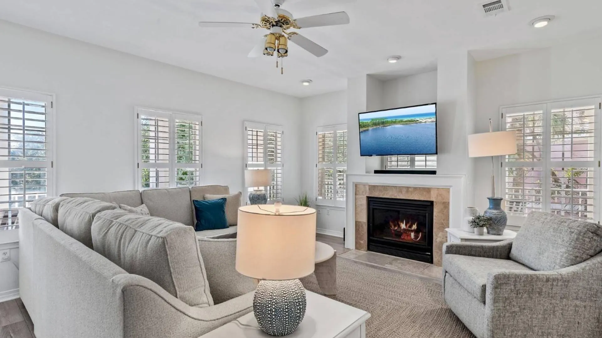 Vista Bluffs 90 ~ Casa Beachy Blanca Destin 0*,