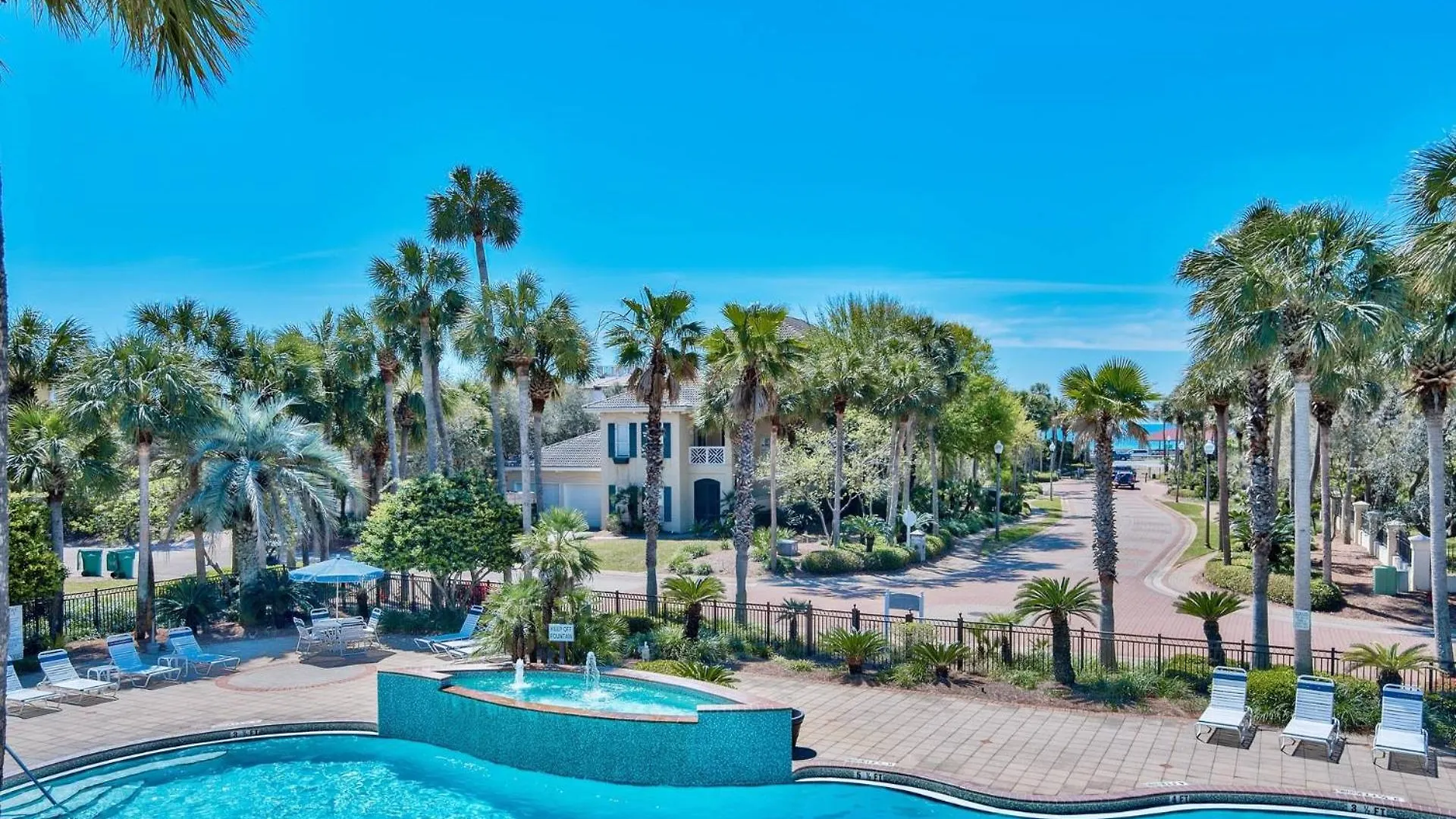 Vista Bluffs 90 ~ Casa Beachy Blanca Destin